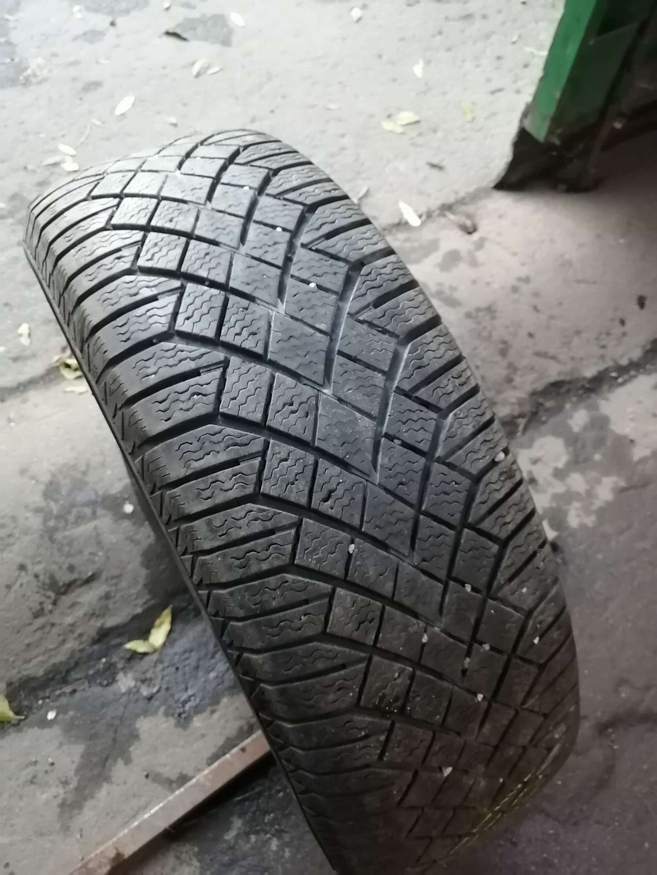 Зимние шины бу 225/65 r17 Continental ContiVikingContact 7 купить в Москве