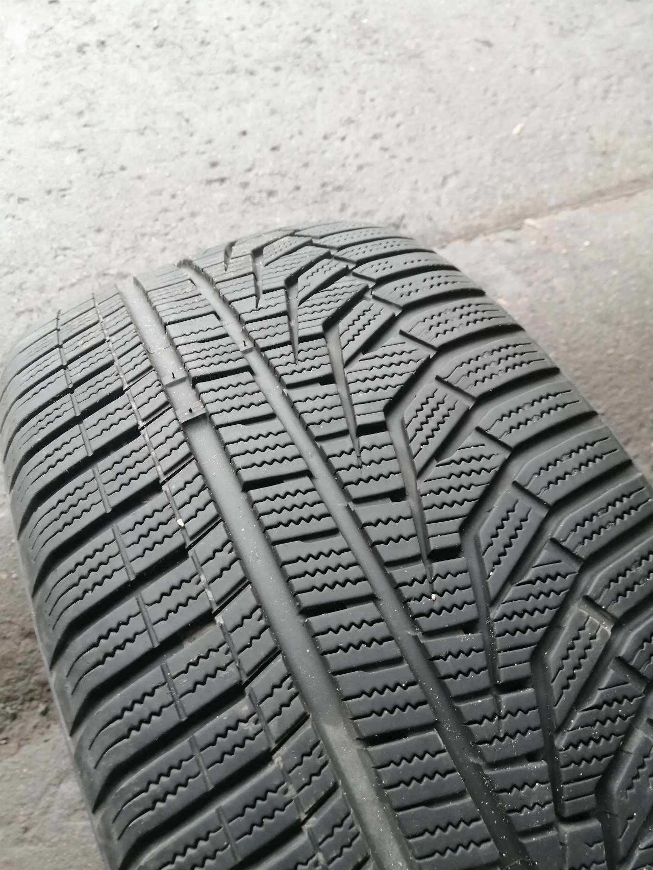 Зимние шины hankook winter отзывы. Hankook Winter i*cept evo2 w320. Hankook Winter i cept. Hankook w320a i cept evo2 295/35 r23. Американская резина зима 225 50 16.