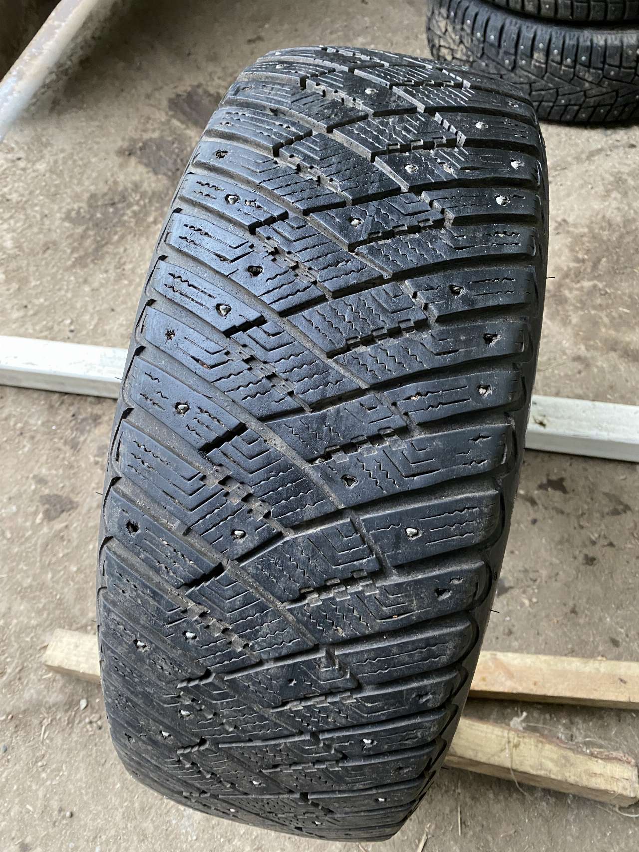 Зимние шины бу 225/60 r16 Goodyear Ultragrip Ice Arctic купить в Москве